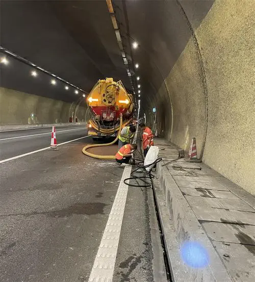 漳浦隧道排水渠清淤